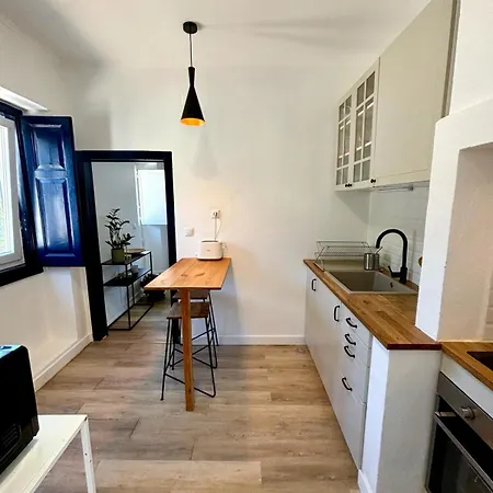 Pine & Apple House * Colares