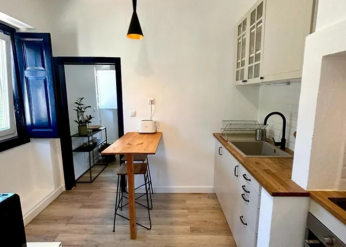 Pine & Apple House * Colares