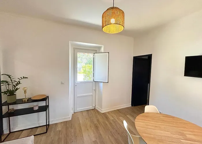 Pine & Apple House Colares