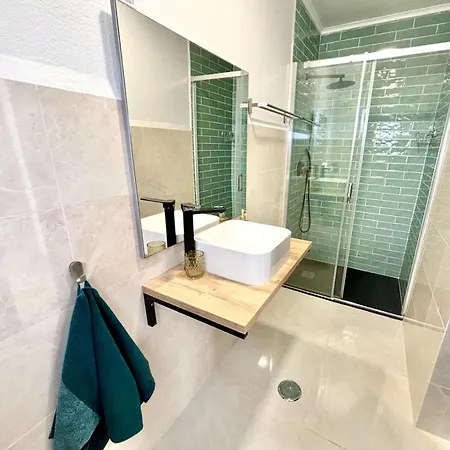 Pine & Apple House *