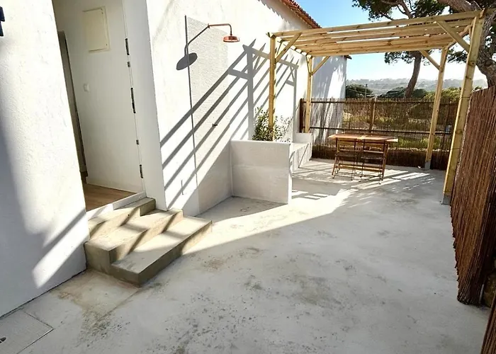 Pine & Apple House * Colares